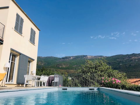 Villa in Erbalunga with sea view and pool, 10 pers