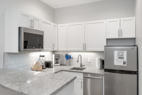 Successful Airbnb property: (N3R) Clean and Comfortable Studio, Top Location! in Back Bay/Beacon Hill