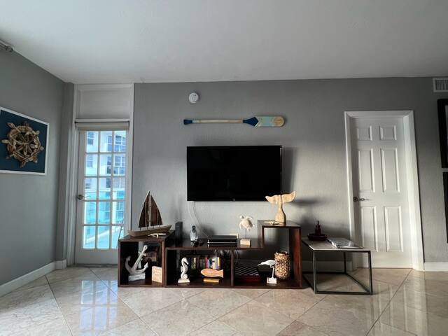 Sea La Vie: Beachfront Paradise 2 bed 2 bath gallery image 5