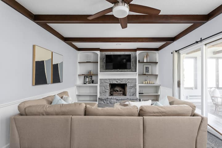 The Fishers Oriental Motif - Updated Stone Ranch - Houses for Rent in