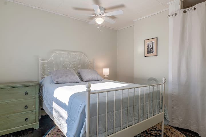 ستبقيك المراتب ذات الإسفنج المرن تنام بشكل صوتي.