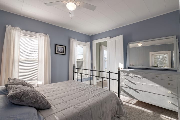 غرف نوم مشرقة ذات تهوية جيدة.