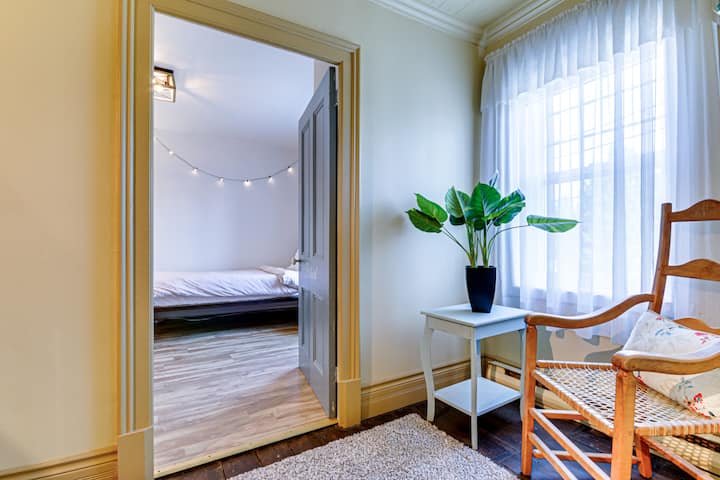 楼上的走廊和Bâbord房间的通道。