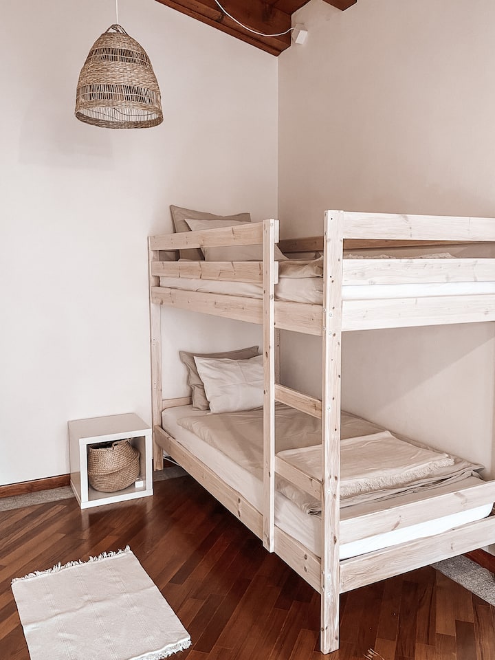 חדר שני (רק להזמנות של 3 או 4 נפשות)