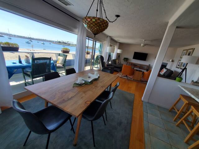 Bay Front Condo gallery image 5