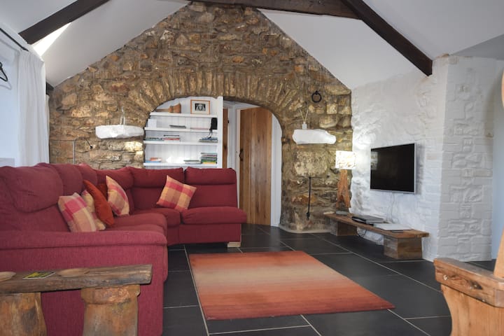 Charming Cottage.
Coast, Countryside & Sea Views - Solva