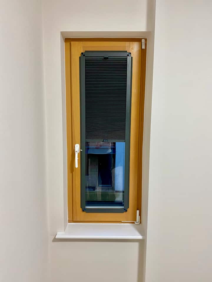 תריסים האפלה בחדרי שינה