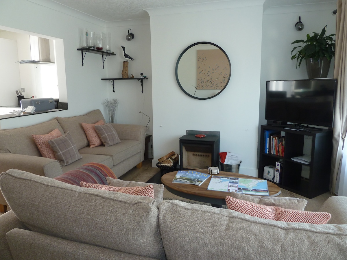 Top Airbnb: Port Side Brixham-Perfect Getaway with Parking in Brixham
