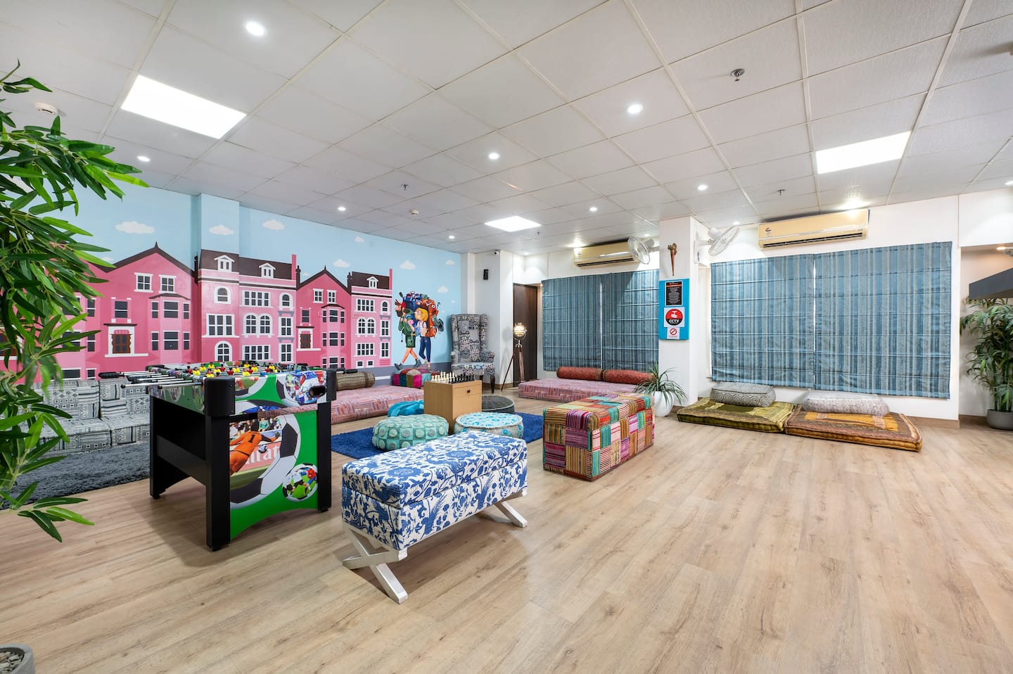 Palm Inn (House of Backpackers) hotel on MI Road