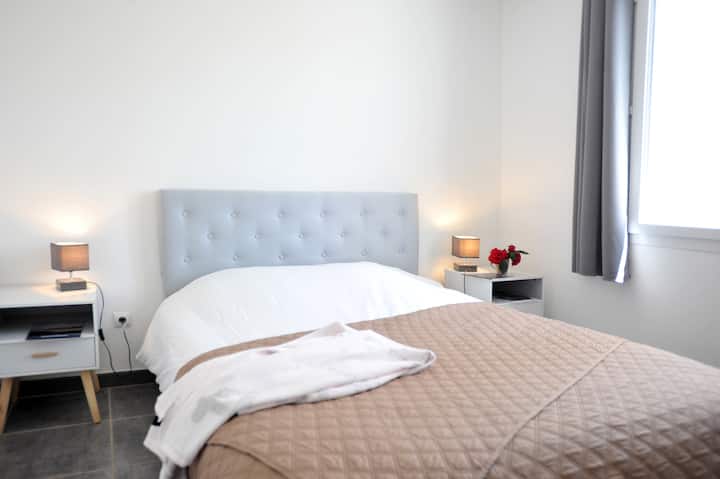 Schlafzimmer 1