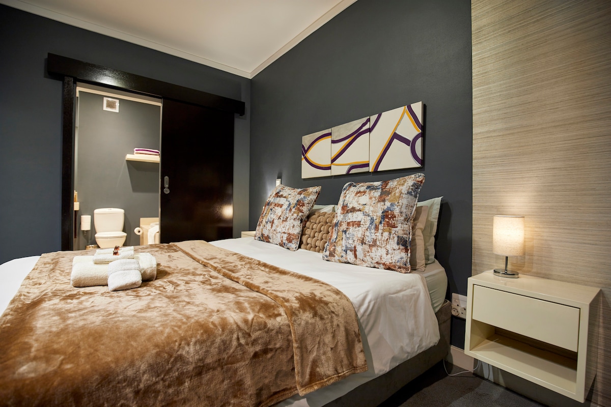 Veľká manželská posteľ s dĺžkou veľkosti Queen