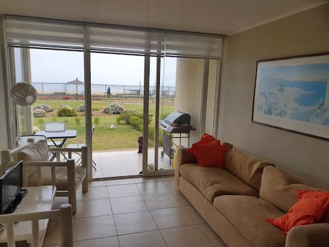 Popular Airbnb listing: Steps to the beach, apartment 2b 2 p in Papudo