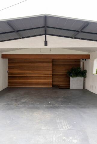 Mannix Millionaire’s Estate | Hollywood Hills gallery image 3