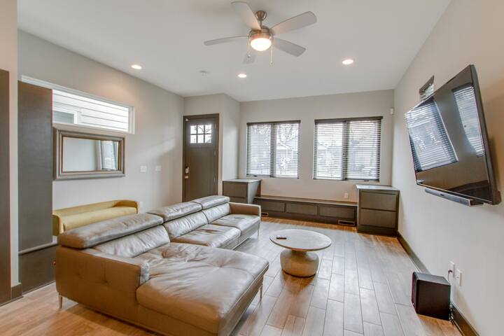 Spacious Blue Oasis *7min to Downtwn *TopDeck