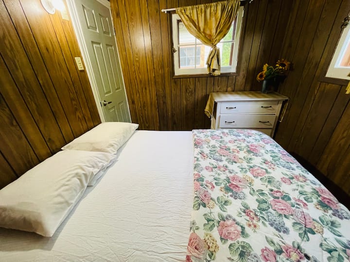 Schlafzimmer 1
