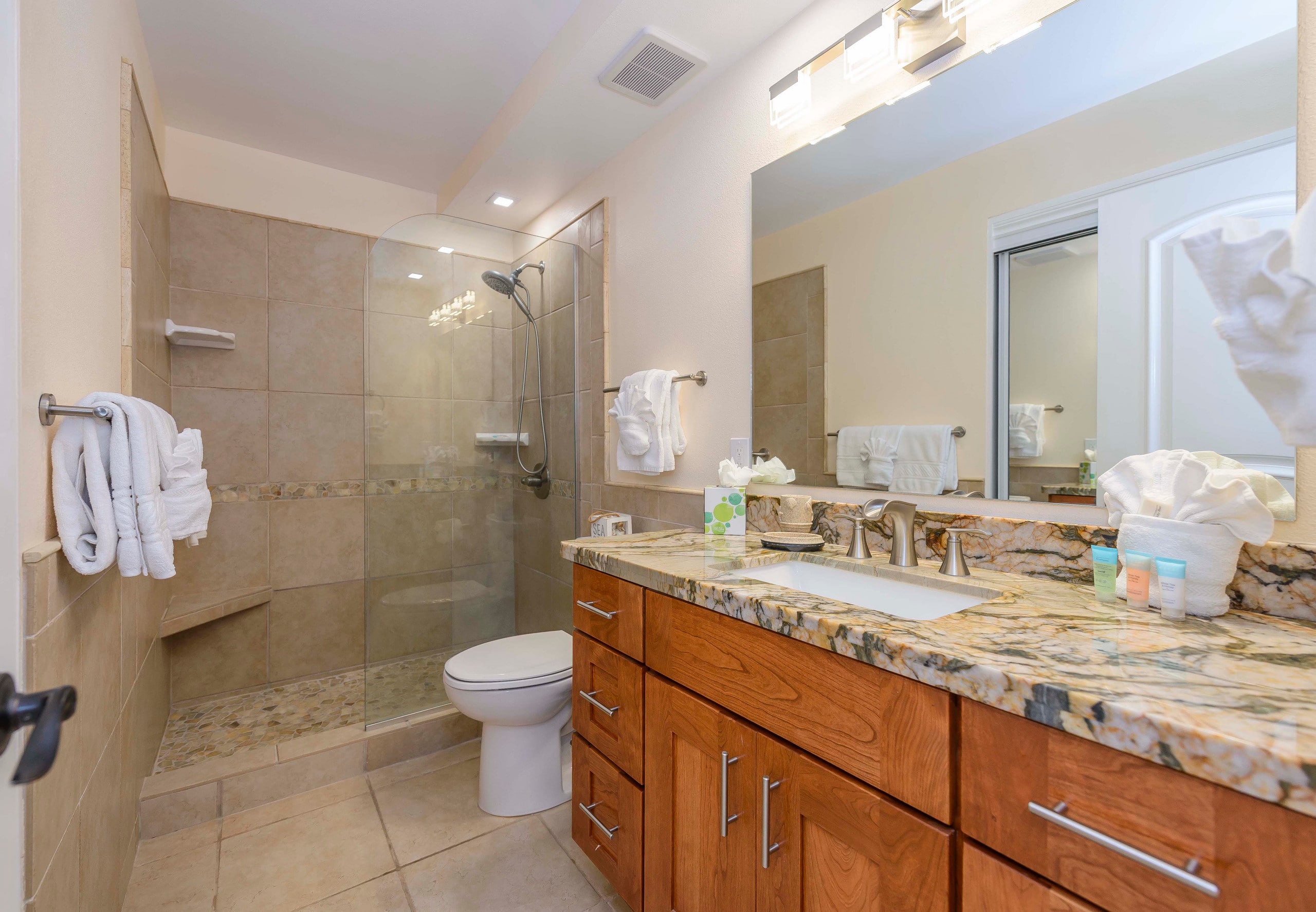 Condo in Lahaina · ★4.89 · 1 bedroom · 3 beds · 1 bath - Image 16