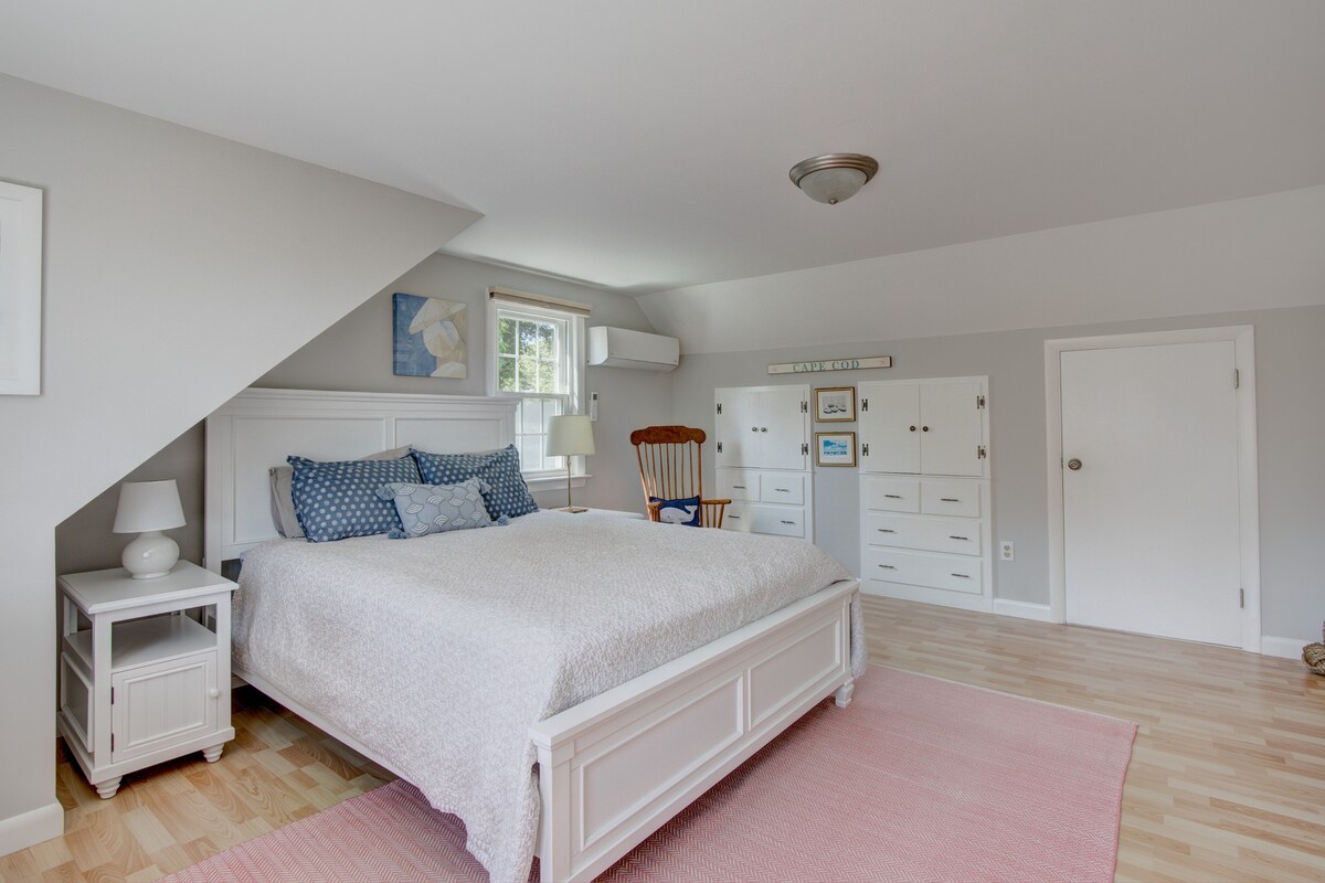 غرفة النوم 3. سرير بحجم كوين، الطابق الثاني.