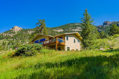 SALE! Epic Views | Riverfront | 2 Mins from RMNP