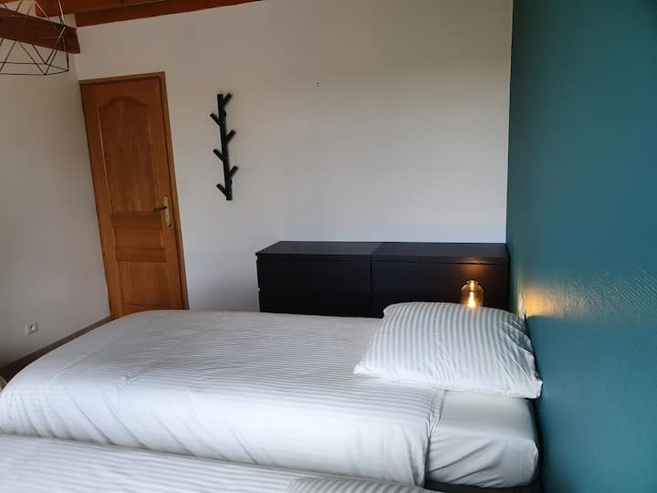 Ნომერი 3 ერთადგილიანი საწოლი