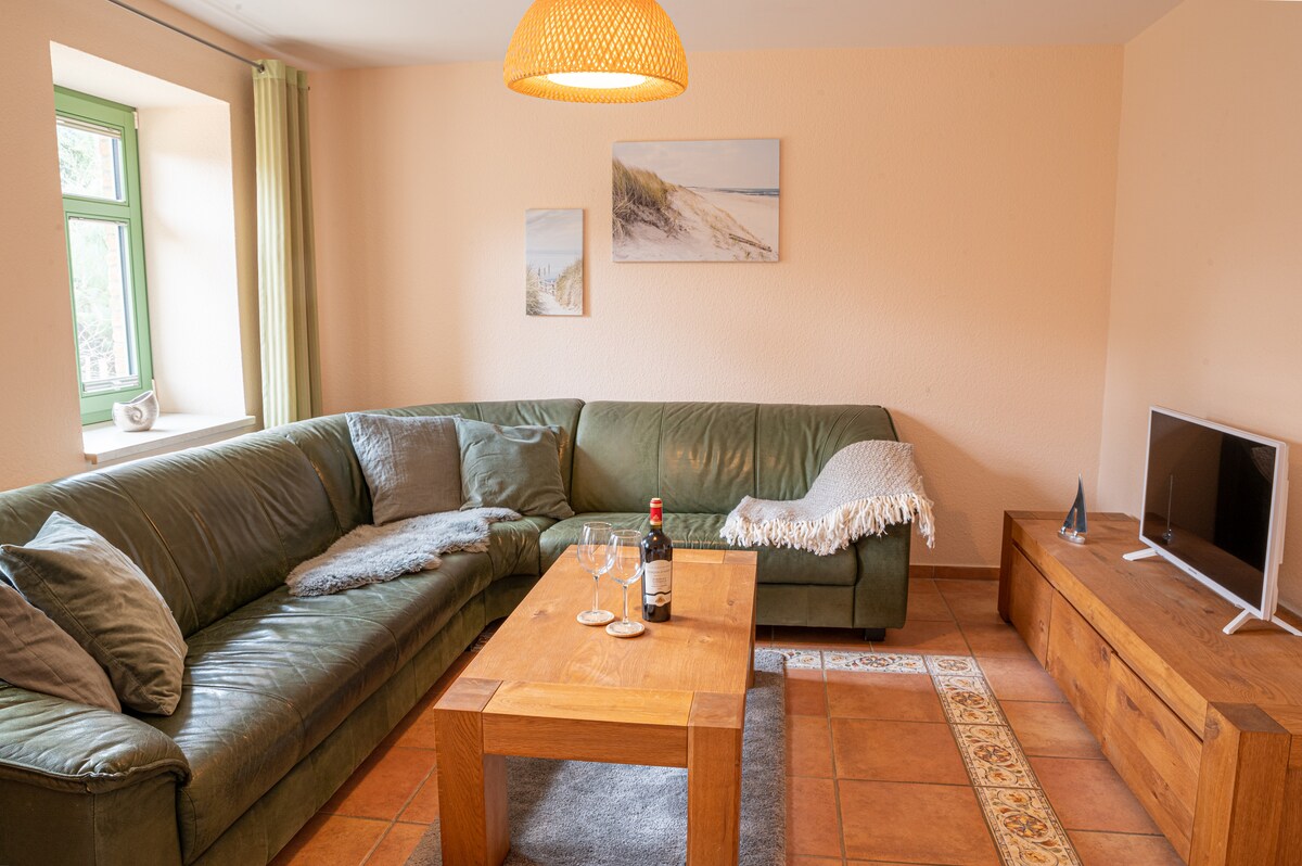 Erfolgreiche Airbnb-Immobilie: Vacation apartment in the Bäckergang with private garden in Born A.Darß