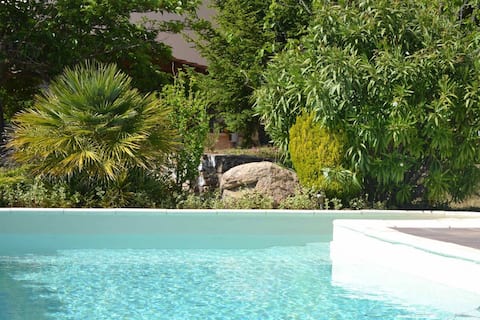 Stone barn with swimming pool, 20 minutes from the beaches