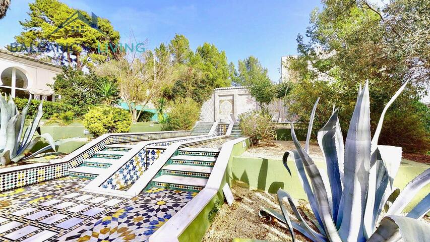 Spectacular 5 bedroom Villa with gardens & pools gallery image 2