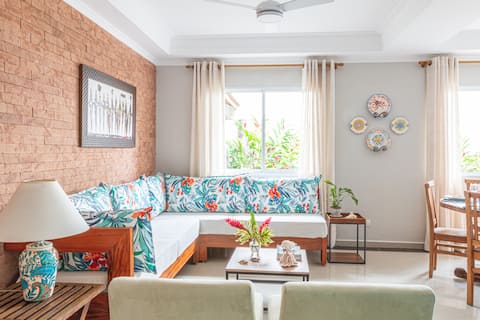 Top Airbnb: Comfort and family atmosphere, 140 meters from the sea. in São Sebastião