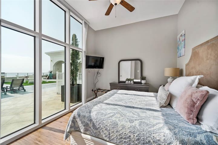 Master Bedroom overlooking pool and coast
