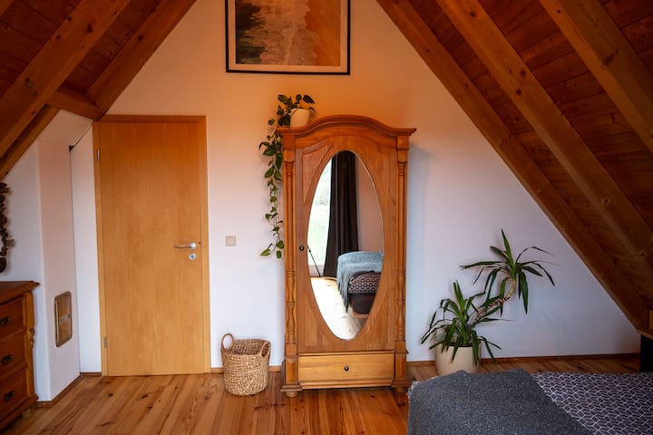 Kati 2 | Dhoma e gjumit në jug | Dollap rrobash