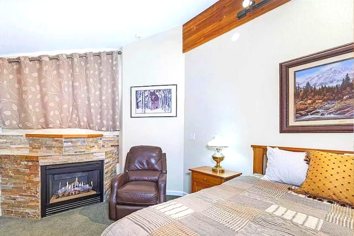 Cabin bedroom - Queen bed, private fireplace