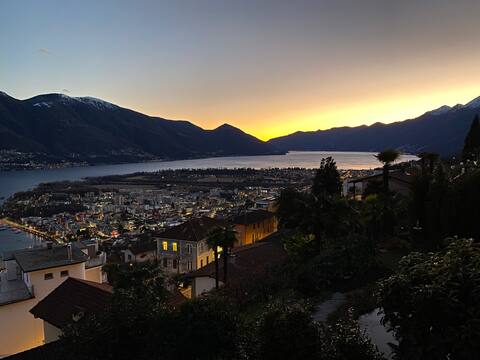 Breathtaking Lake Views, Pool & Ticino Palms
