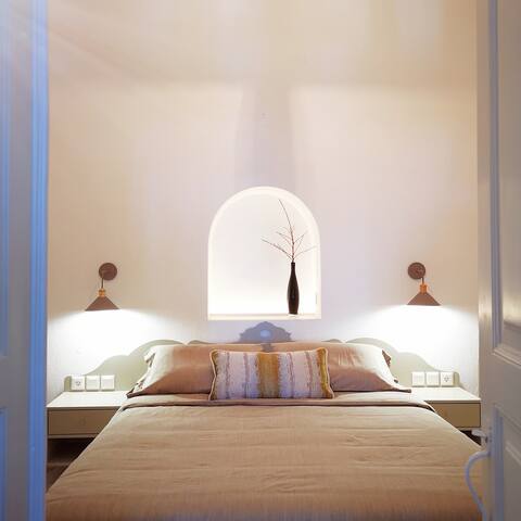 Caldera View Master Cave Villa with Hot Tub gallery image 3