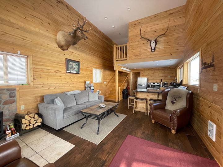 Grizzly Cabin *Yellowstone/Forest *Private Hot Tub