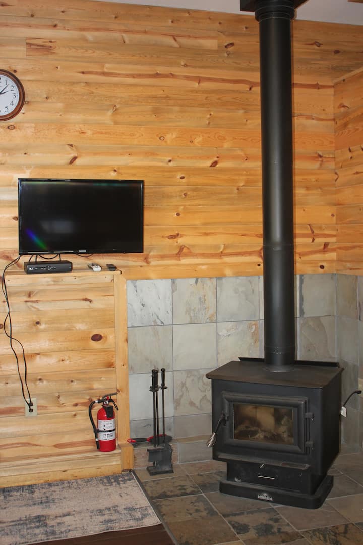 Deer Cabin - Yellowstone/Forest - Private Hot Tub