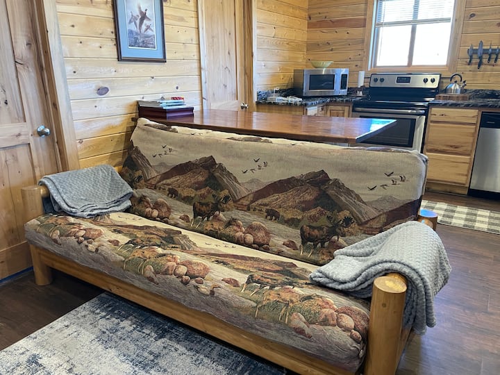 Deer Cabin - Yellowstone/Forest - Private Hot Tub