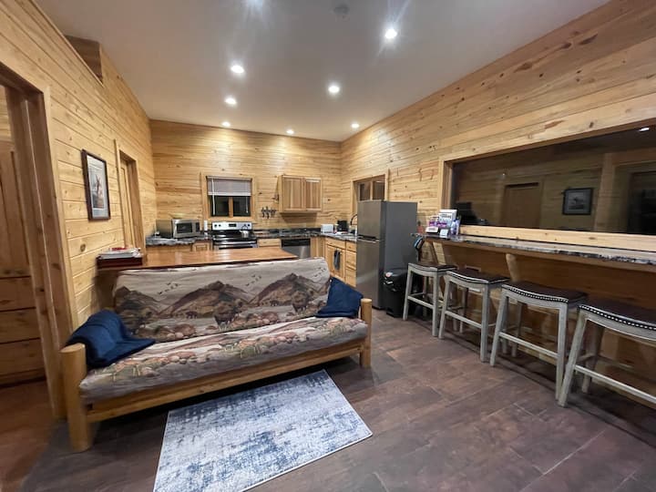 Deer Cabin - Yellowstone/Forest - Private Hot Tub
