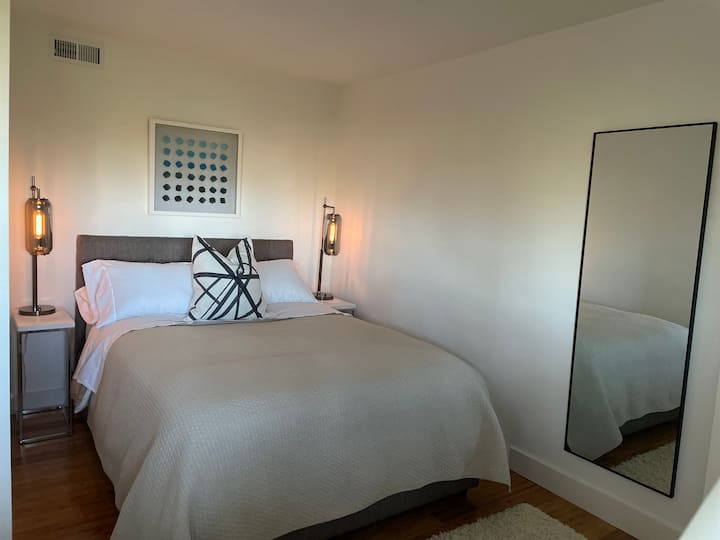 Уютна спалня