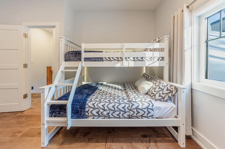 "Beautiful place. We felt right at home and had everything we needed, especially the fireplace. A great location to enjoy Arrowhead park and trails." - Sarah (Feb. 2023)