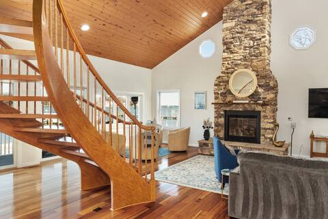 Waterfront Oasis with Private Pool, Hot Tub, Piers
