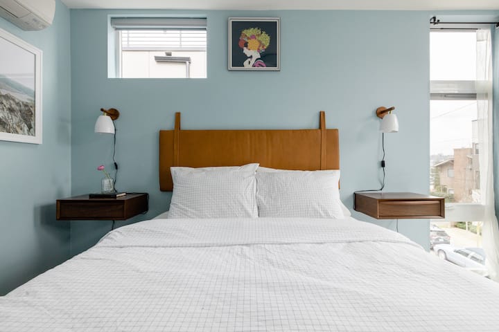 Cama tamaño queen • Baño privado • Pack n Play • vestidor • Aire acondicionado