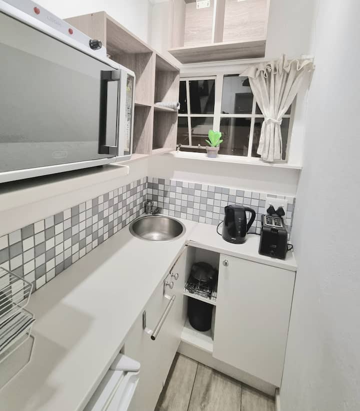 Carlton Cottage-solar Is Available For Devices - Midrand