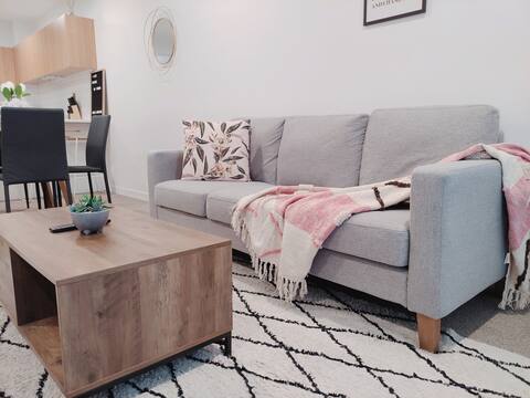 New Modern Cosy Apt In CBD | Heart of city centre