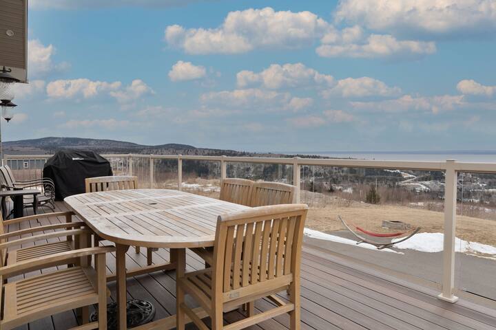 Tidal Bay Chalet -ocean view*hot tub*games room gallery image 2