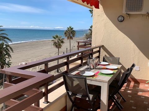 Airbnb con mejor rendimiento: In the old city center and right on the beach en Estepona