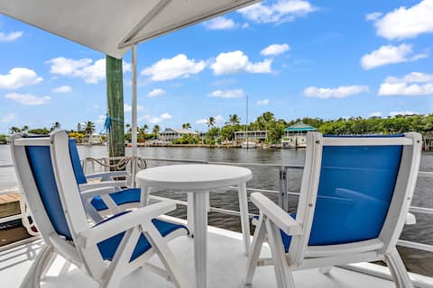 FLOATING WATERFRONT 2 BD, 1 BATH COTTAGE MANATEE