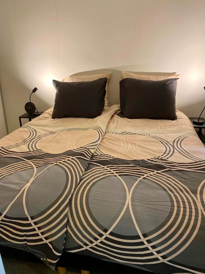 Slaapkamer 1
het huisje wordt standaard verhuurd zonder beddengoed. Uiteraard kan dit wel aangevraagd worden
