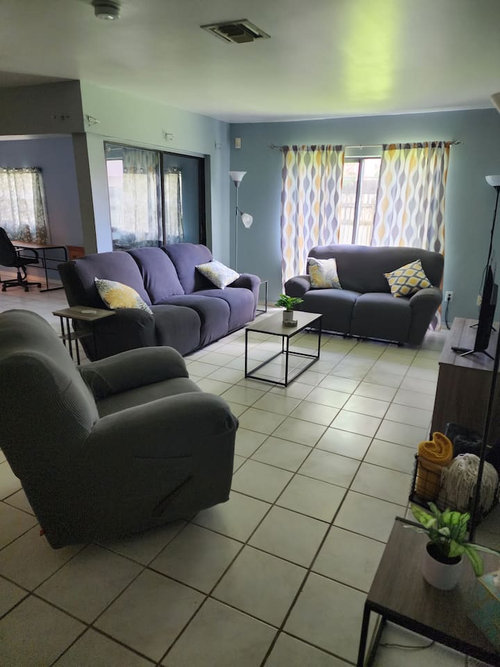 Cozy  3 Bedroom, 2 Bath Home - Pinecrest, FL