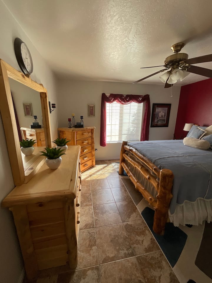 Dormitorio principal con baño privado