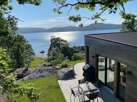 Nordic design by the beach-idyllic surroundings!