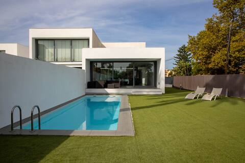Modern Villa With Private Pool - 400m To The Beach